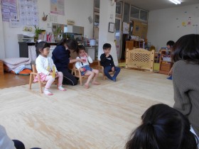 インタビューもしました。 ヨーグルトとパンが好きな子。チョコレートとイチゴのケーキ誕生日にを食べたい子もいました。